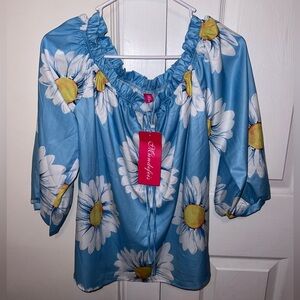 NWT Women’s Flower Shirt Size Medium